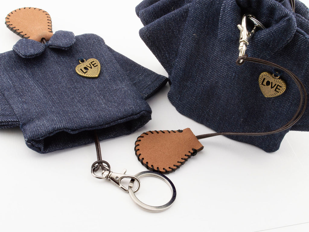 Amazon.com: Navy Blue Floral Key Fob - Flower Key Chain - Keychain Strap -  1 x 6 Inch Loop - Cute Purse or Wallet Strap - Handmade by Green Acorn  Kitchen : Handmade Products